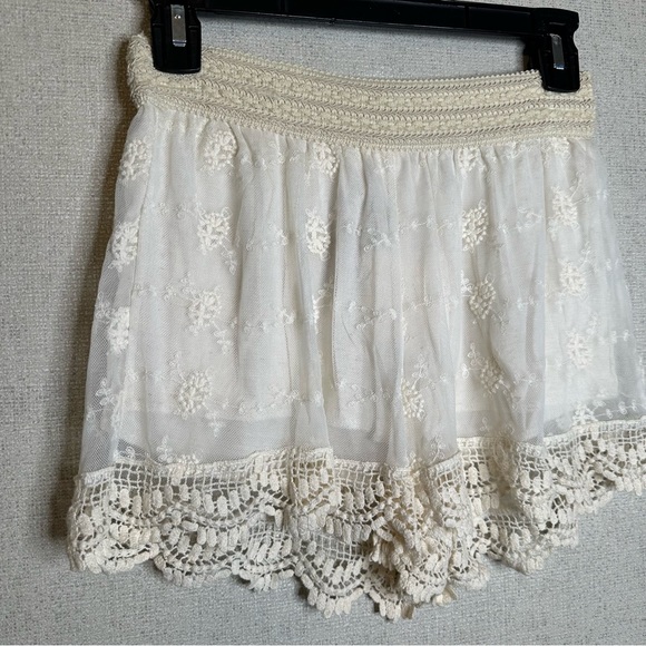 Orange Creek Cream Lace Shorts NWOT - Picture 2 of 8